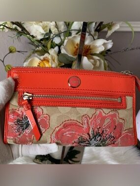 RARE COACH Poppy Flower Signature Sequin Coral Patent Leather